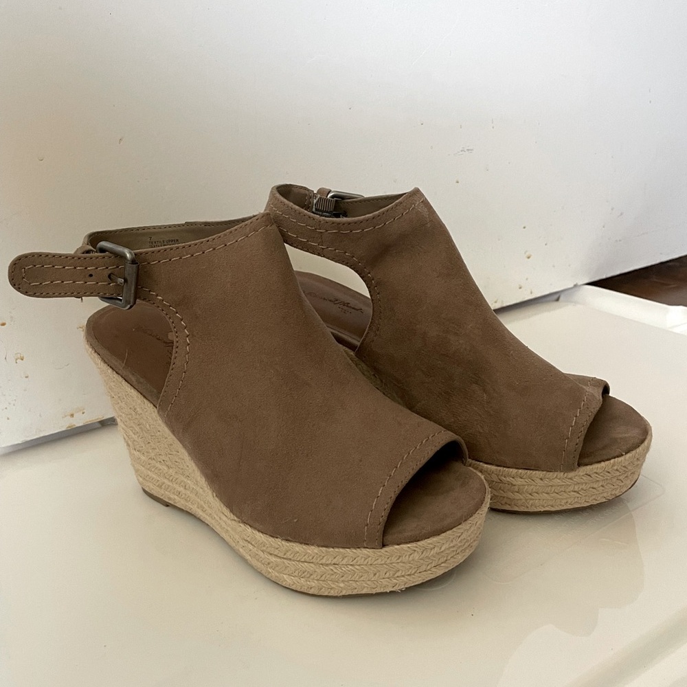 Size 7 wedge sandal
